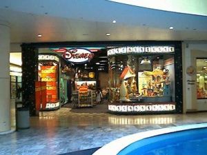 6 magasins Disney Store en France