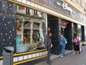 6 magasins Disney Store en France