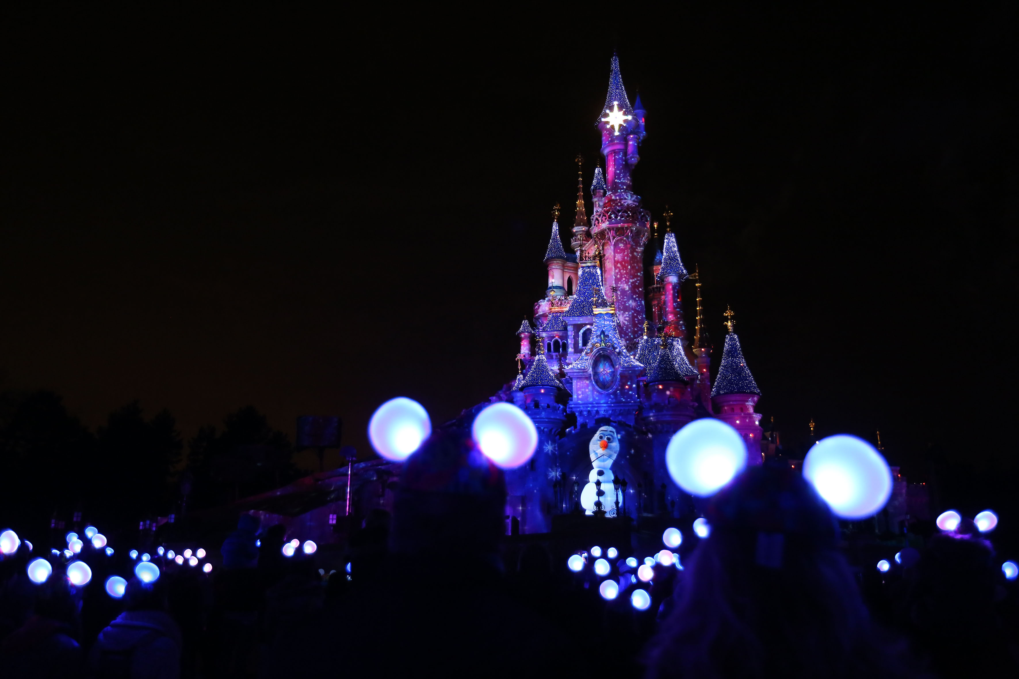 Dome Mickey & Minnie château lumineux Light-Up Disneyland Paris Noël 