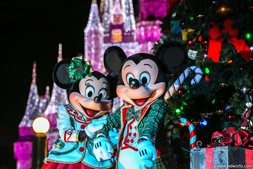 Mickeys-Very-Merry-Christmas-Party-10
