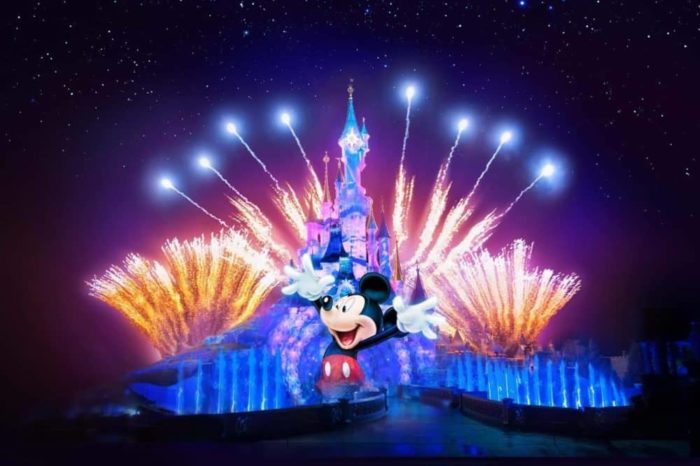 Nouveau visuel officiel pour le nouveau spectacle nocturne Disney Illuminations, à découvrir dès le 26 mars 2017 dans le Parc Disneyland