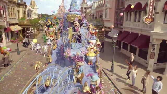 Parade 25 ans Disneyland Paris