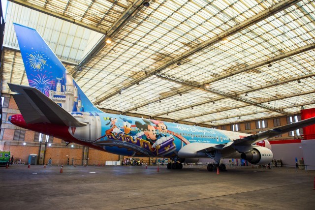 Tam Airlines Disney World 01