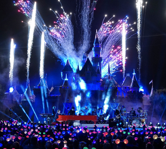 The Wonderful World of Disney Disneyland 60 Elton John 01