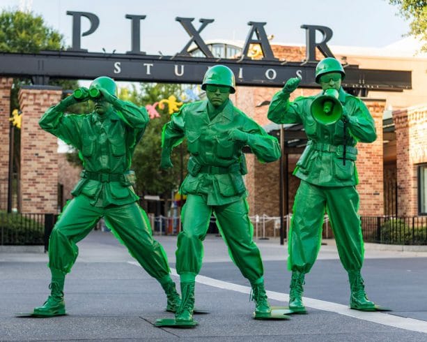 Photo de l'escouade de la Green Man Army à Toy Story Land.
