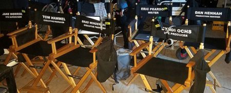 Les chaises de l'équipe de production du film