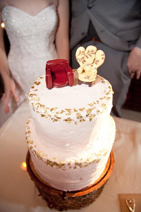 Et enfin, le gâteau de mariage surmonté de deux petits fauteuils rappelant ceux de Carl et Ellie dans "Là-Haut"