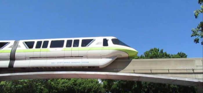 un des fabuleux transports : le monorail