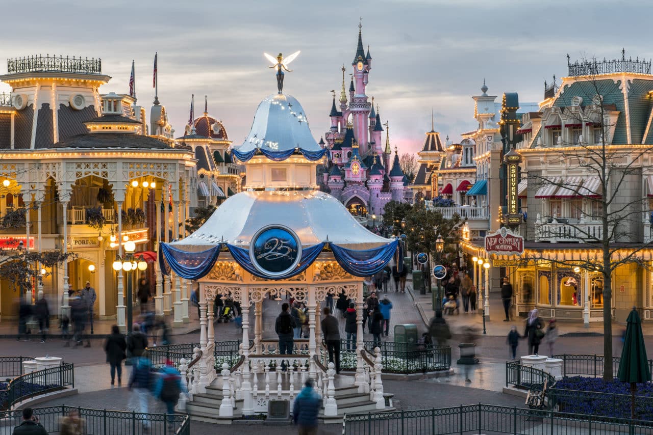 Диснейленд париж 2024. Уолт Дисней парк развлечений в Париже. Disneyland Paris. Париж (Франция). Франция парк Диснейленд. Европейский Диснейленд в Париже.