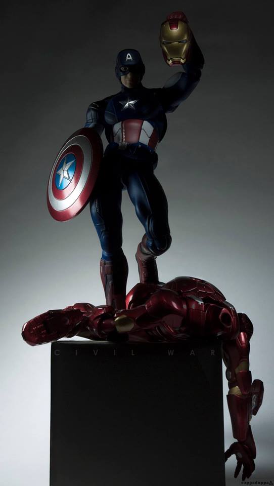 Captain America et la tête d'Iron Man