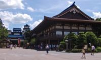 Photo du bâtiment des boutiques et restaurants du pavillon Japonais du World Showcase au parc EPCOT