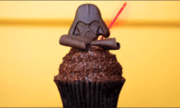 Photo du Dark Vador Cupcake durant la Star Wars : Galactic Night.