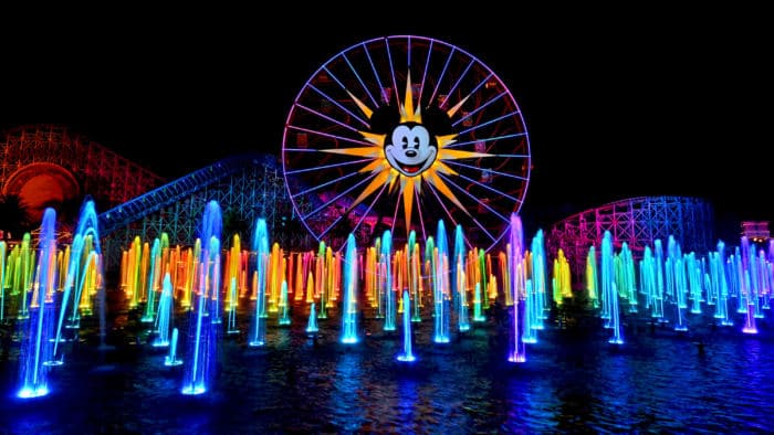 Photo du spectacle nocturne World of Color à Disneyland Resort