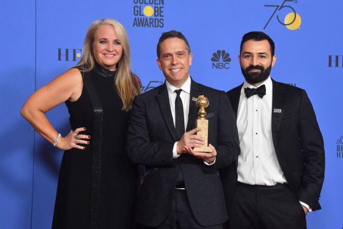 La productrice Darla K. Anderson, le réalisateur Lee Unkrich et Adrian Molina co-directeur du film posent aux Golden Globes
