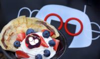 Ainsi, photo du snack Edna Mode No Cape Just Crepe pendant l'Incredible Tomorrowland Expo à Walt Disney World Resort.