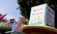 Photo de l'attraction Alice in Wonderland auFantasyland du parc Disneyland de Disneyland Resort.