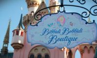 Photo de la boutique Bibbidi Bobbidi Boutique à Fantasyland de Disneyland à Disneyland Resort.