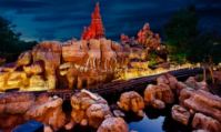 Photo de l'attraction Big Thunder Mountain Railroard au parc Disneyland de Disneyland Resort.