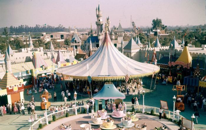 Photo de Fantasyland en 1955 au parc Disneyland à Disneyland Resort.