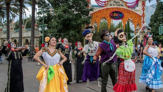Photo de Celebration of Coco pendant Dia de Los Muerto à Disneyland Resort.