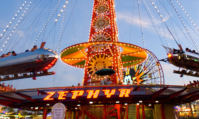 Photo de l'attraction Golden Zephyr au parc DIsney California Adventure de Disneyland Resort.