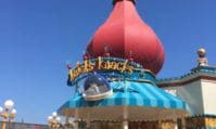 Ainsi Photo de la boutique Knicks Knacks dans Pixar Pier au parc Disney California Adventure de Disneyland Resort.