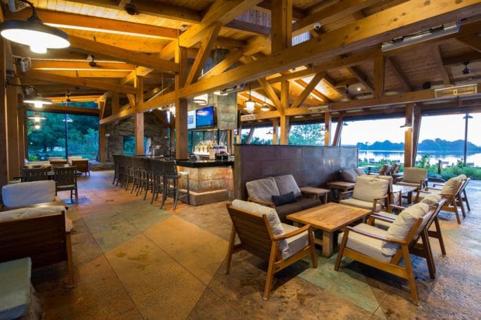 Photo Bar Geyser Point au Disney's Wilderness Lodge. où un pourboire est demandé.