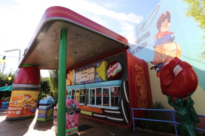 Photo du restaurant Woody's Lunch Box à Toy Story Land de Disney Hollywood Studio.