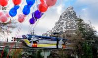 Photo du monorail Mickey pendant la saison Get Your Ear On.