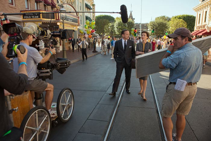 Photo des coulisses de Dans l'ombre de Mary  La Promesse de Walt Disney avec Emma Thompson et Tom Hanks au cœur de Disneyland, © Disney