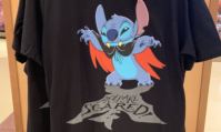 tee shirt d'halloween avec Stitch déguisé en vampire