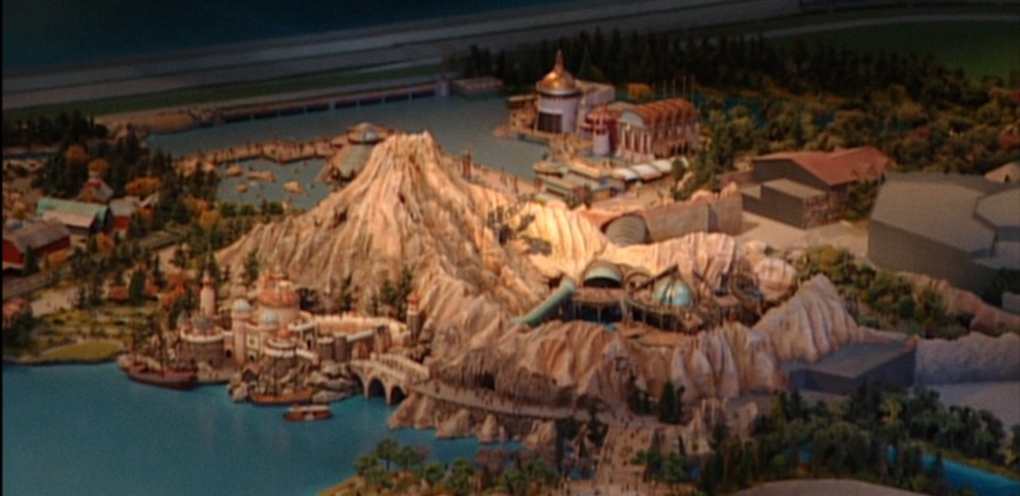 Photo dudocumentaire The Imagineering Story et la maquette de Tokyo Disney Sea.