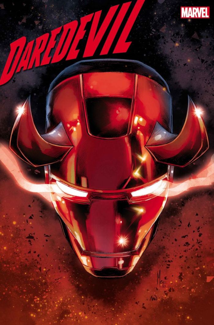 Le casque de Iron Man avec les cornes et la couleur écarlate de Daredevil 