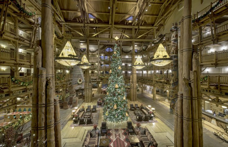 Photo du Lobbie du Disney's Wilderness Lodge pendant A Twinkle of Holiday Magic