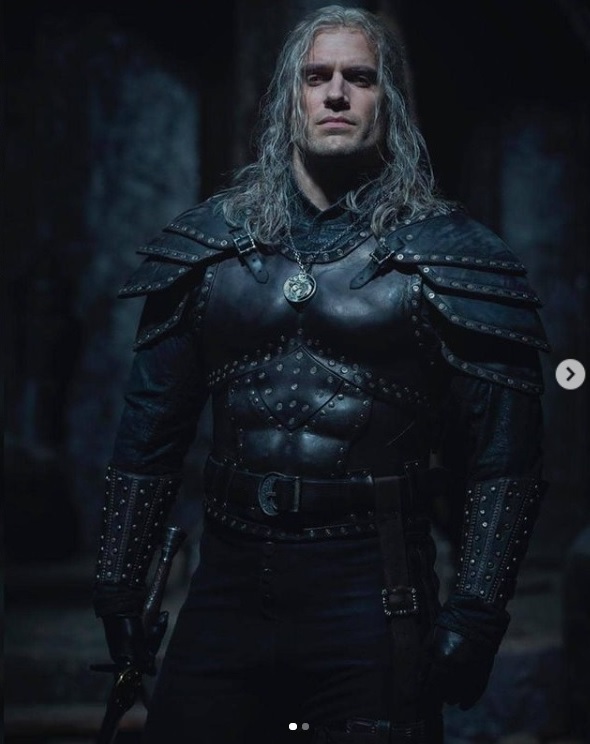 Henry Cavill interprète Geralt de Riv dans la série The Witcher
