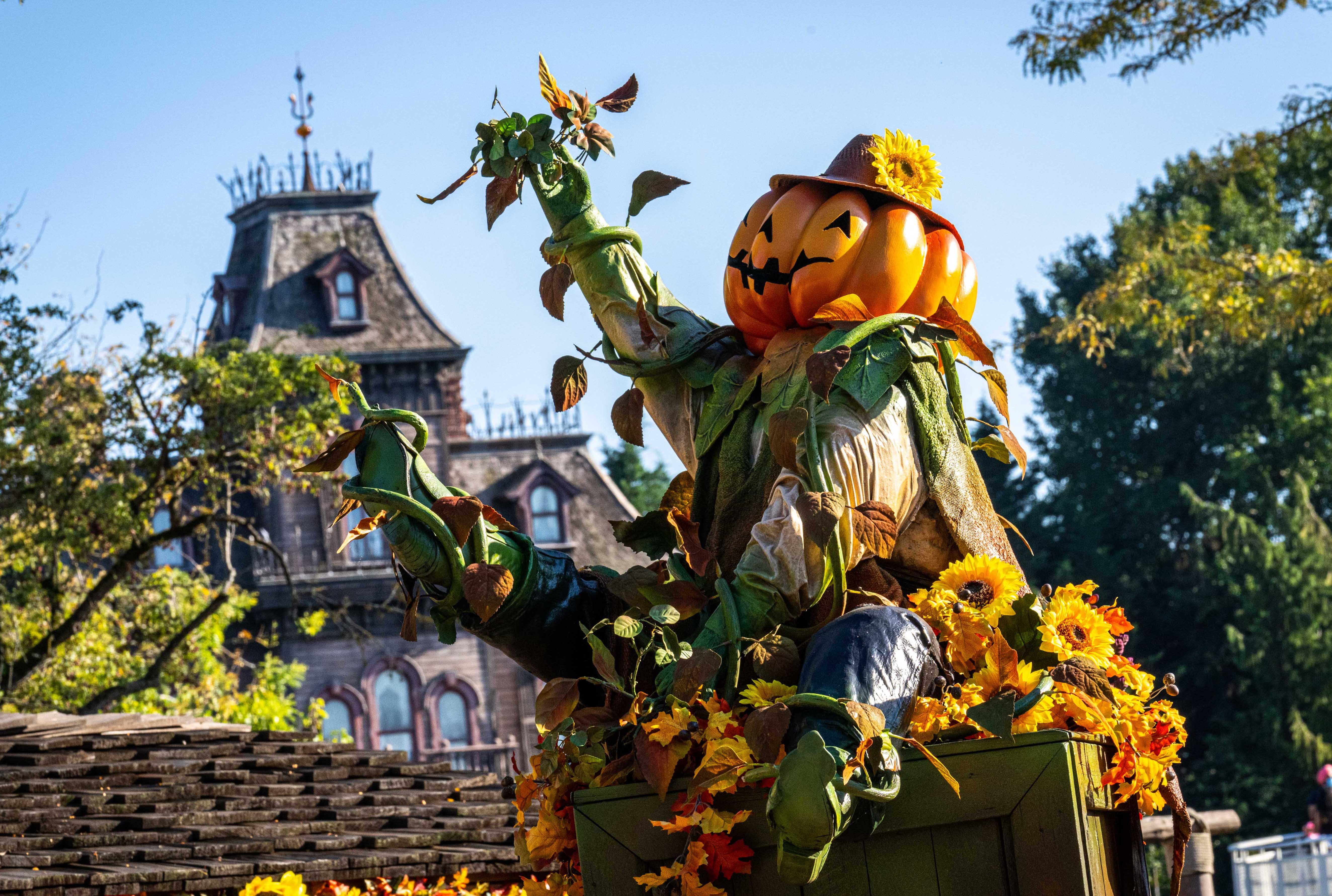 Halloween à Disneyland Paris, les décors de Frontierland aux couleurs de la saison