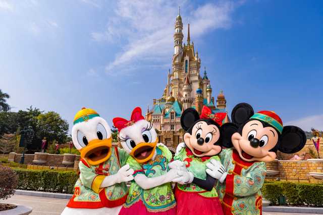 Photo de la saison Chinese New Year inclut dans le programme magique de Hong Kong Disneyland Resort.