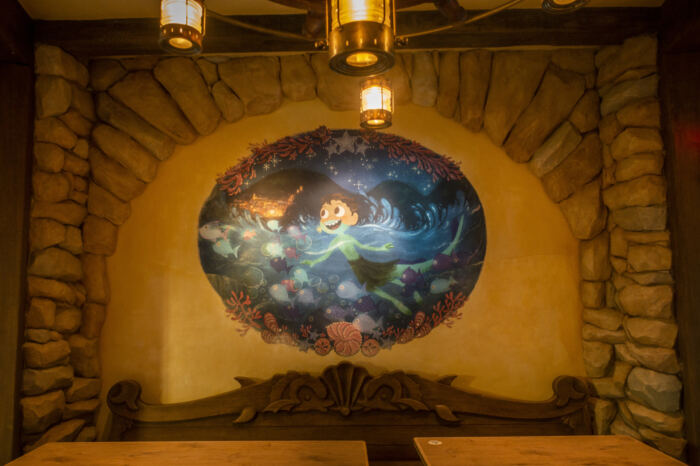 Photo du restaurant de la salle Luca à la pizzeria Bella Note pendant l'été Pixar à Disneyland Paris