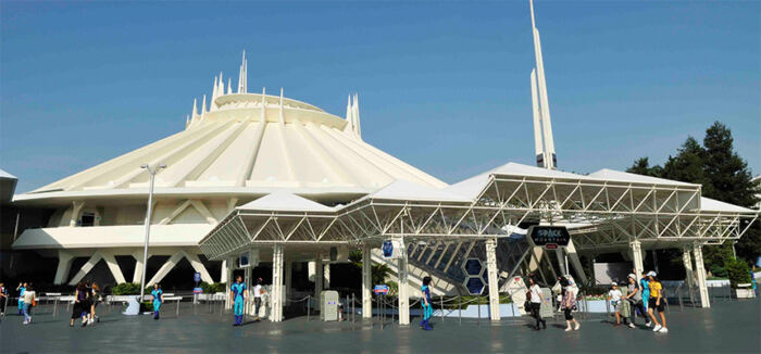 Space Mountain actuel Tokyo Disneyland fermeture 2024