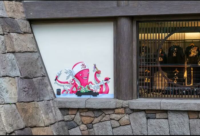 Une pieuvre est peinte sur le côté d’un bâtiment d’EPCOT.