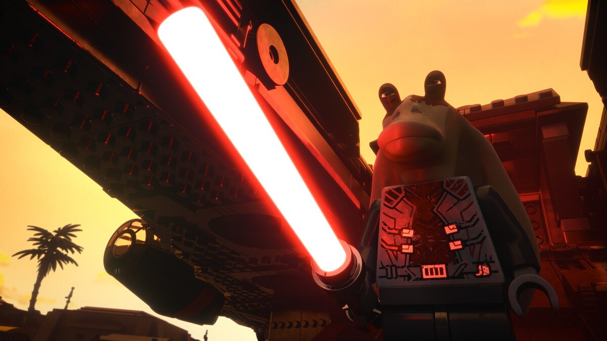Un personnage LEGO tenant un sabre laser rouge se tient devant un vaisseau spatial au coucher du soleil, avec un palmier en arrière-plan, faisant partie de la nouvelle série passionnante LEGO Star Wars : Reconstruisez la Galaxie.