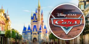 Le Château de Cendrillon du parc Magic Kingdom de Disney World est désormais doté d'un logo Cars superposé, représentant un paysage désertique avec le logo Disney-Pixar. Cette nouvelle Zone inspirée de Cars ajoute une touche automobile excitante à l'expérience magique.